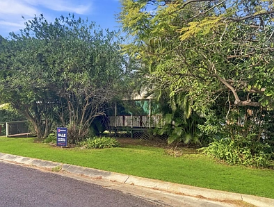 Macleay Island 3房 机会难得 – 遗产房产按“现状”出售 Opportunity Knocks – Deceased Estate Sold "As Is, Where Is"