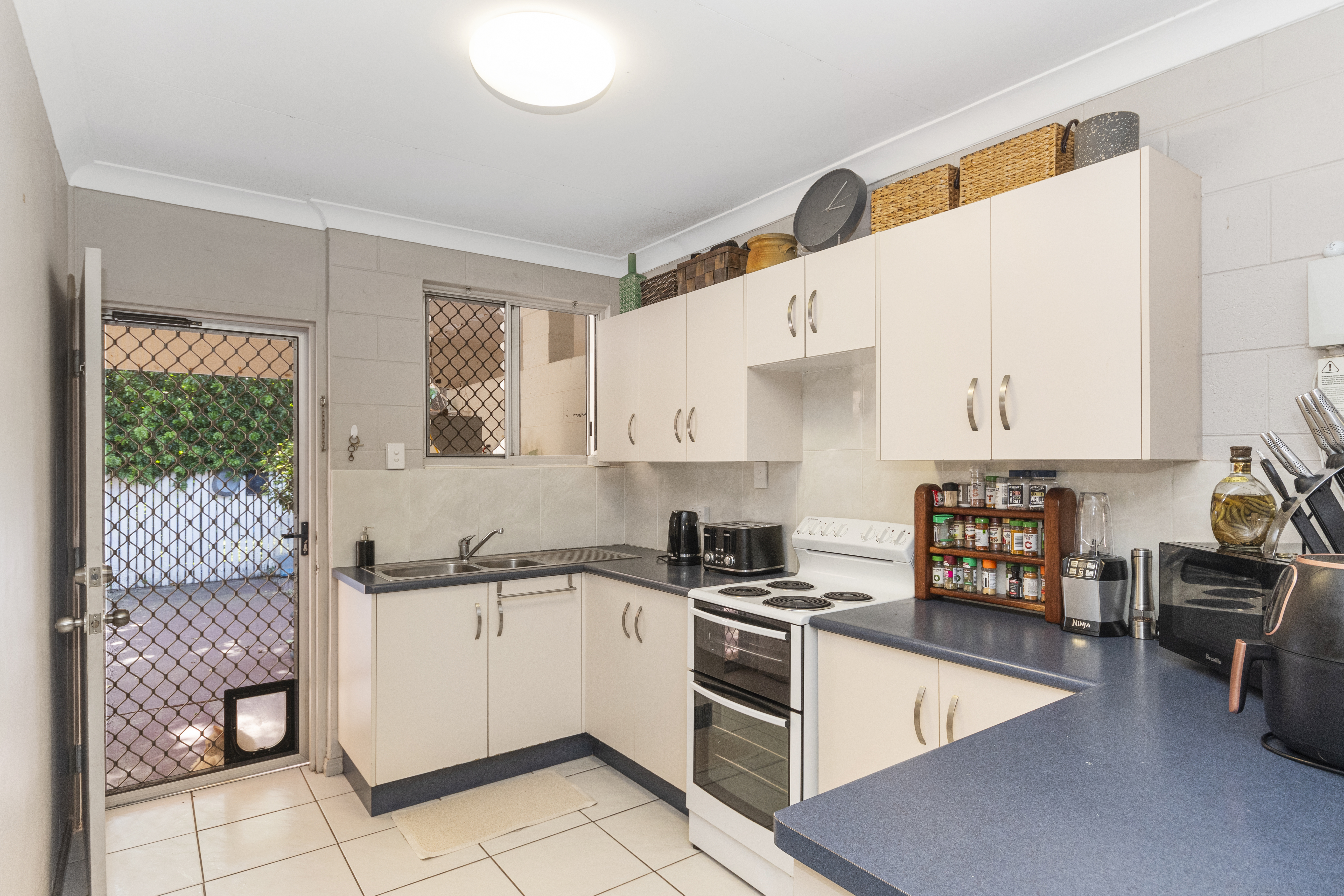 UNIT 5 6 CRAUFORD ST, WEST END QLD 4810, 0 Bedrooms, 0 Bathrooms, Unit