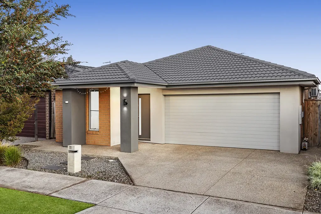 Fraser Rise 4 Bedroom Spacious Modern Living with Multiple Living Zones