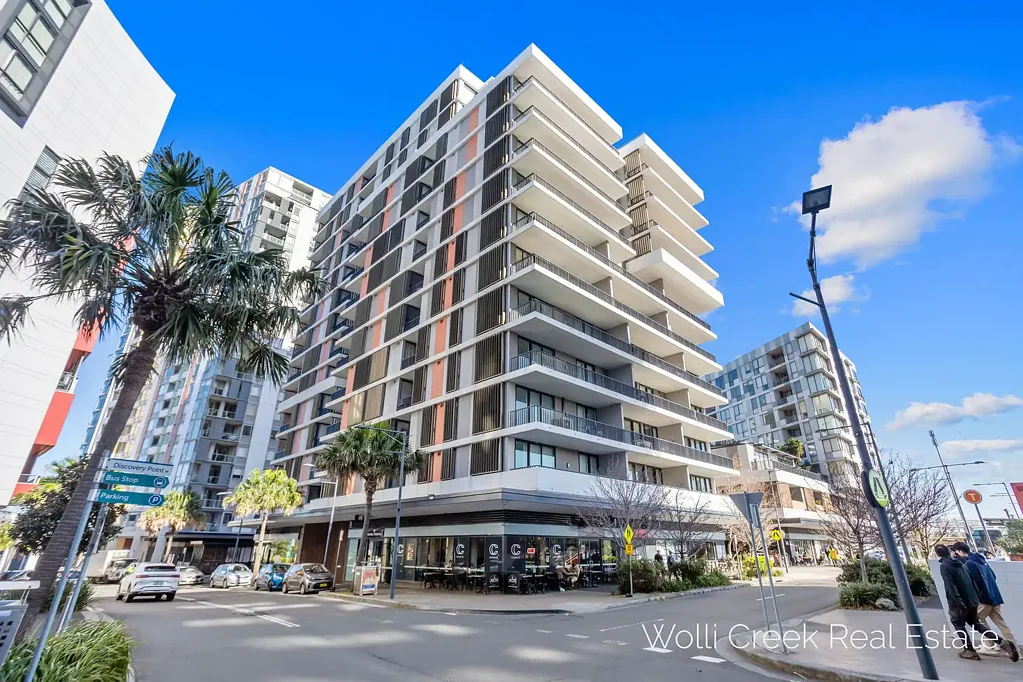 Wolli Creek 2房 13楼壮丽全景 东向阳光客厅 现代厨房设备 109㎡阔绰空间 屋顶露台烧烤 便捷交通枢纽 HUGE VIEWS | PEACEFUL LIVING | PRIME LOCATION
