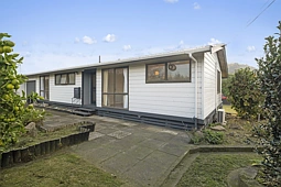 131A Clayton Road, Mangakakahi
