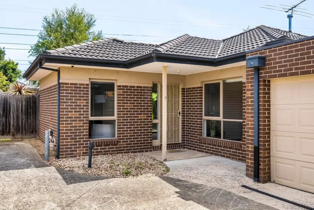 Reservoir 2침실 Spacious Single-Level Living Moments from Edwardes Lake