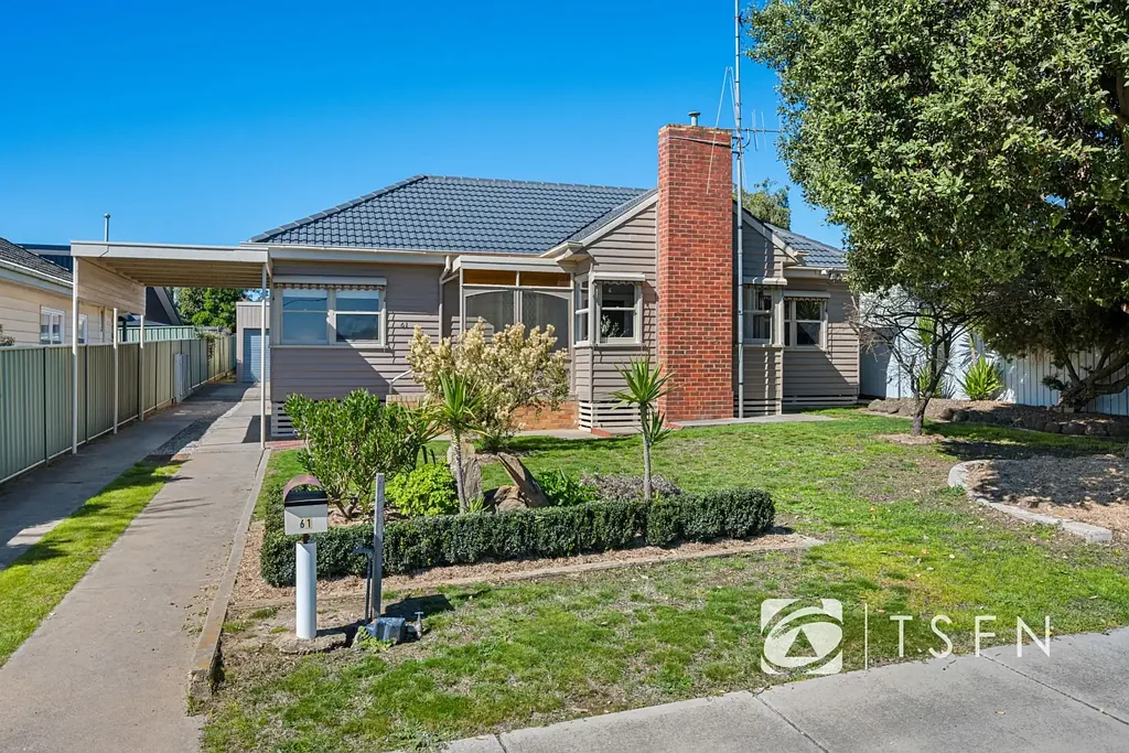 Flora Hill 3房  Updated, Spacious & Ideally Located