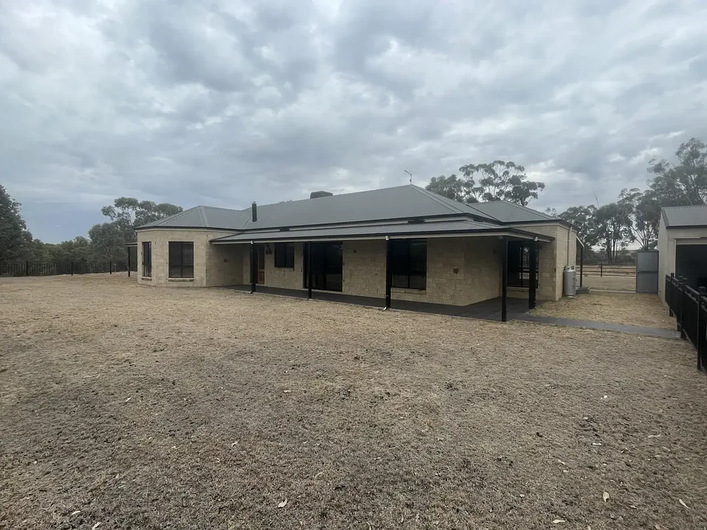 QUALITY 5 BEDROOM, 2 BATHROOM HOME WITH RURAL OUTLOOK