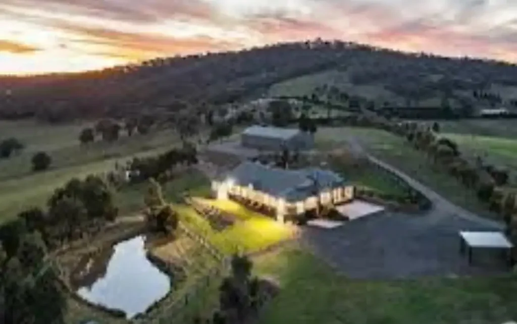 Whittlesea 5ਬੈੱਡਰੂਮ A Hilltop Sanctuary of Space, Luxury & Lifestyle