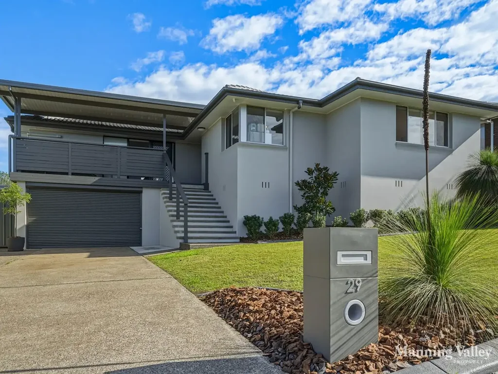 Taree 4 Bedroom Elevated Family Living in Prestigious Taree West