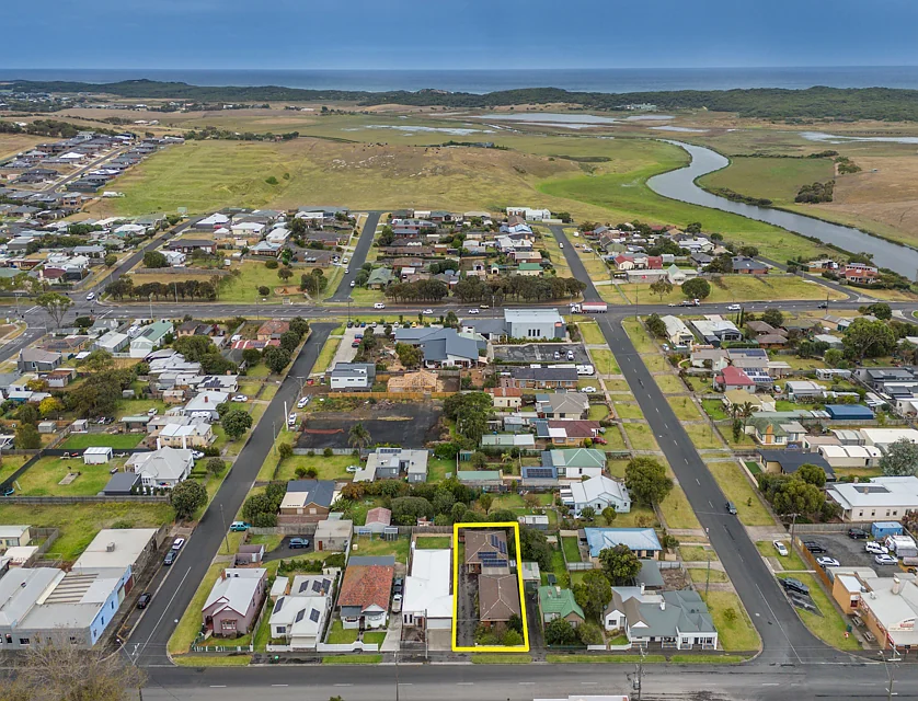 1 & 2/85 Drummond Street, Warrnambool, VIC 3280, 4 Kuwarto, 2 Banyo, House