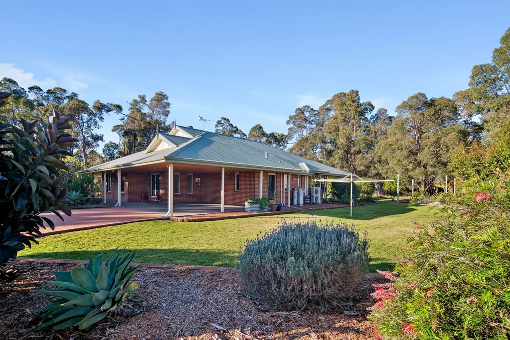 Mount Helena 4 Bedroom A SERENE SLICE OF HILLS LIVING