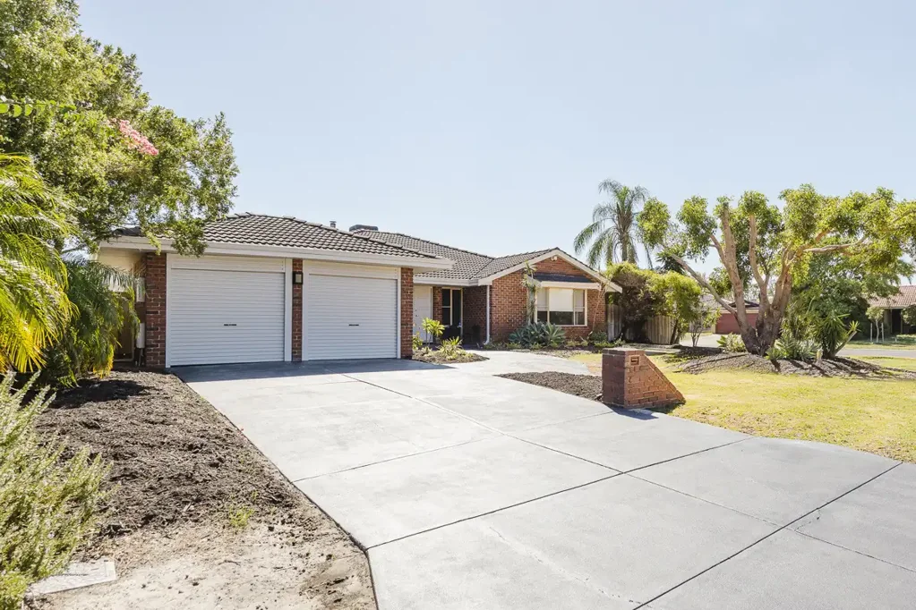 Thornlie 4غرفة نوم Spacious Family Living on 700sqm with Future Potential subdividable block.