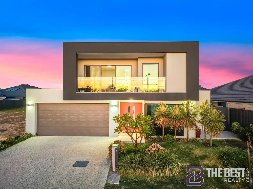 Piara Waters 4 Bedroom Palatial Double-Storey Luxury with a Private Poolside Oasis!