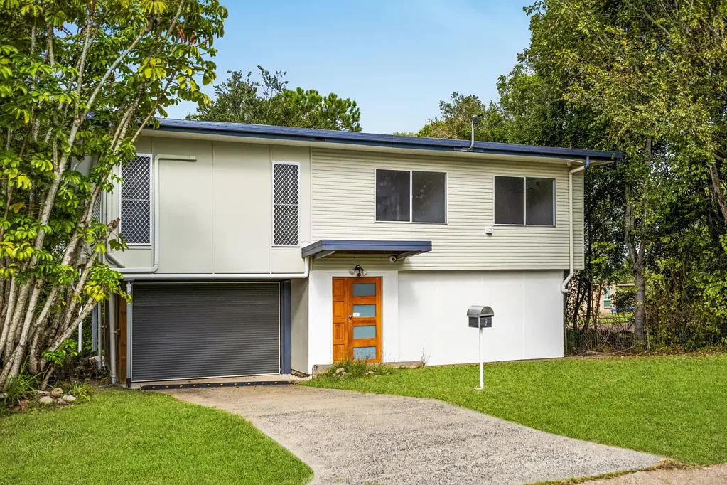 North Booval 3Habitaciones Solid Bones & Endless Potential in North Booval