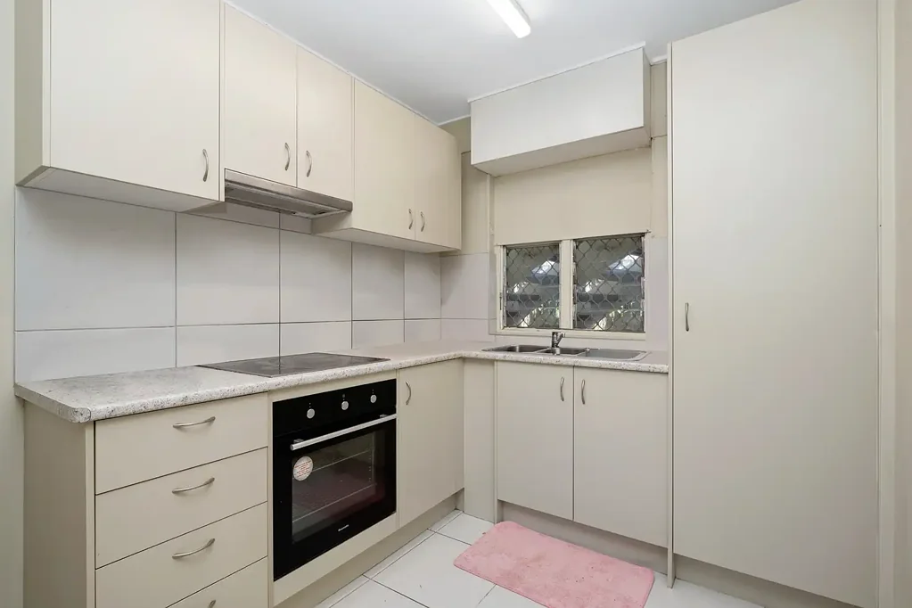 Rosslea 7房  Prime Rosslea Investment Opportunity – Triple Income Stream on 1012m2.