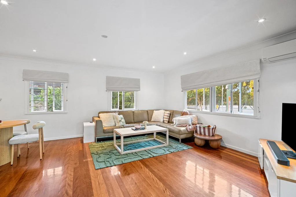 Clayfield 3Zimmer Well-Presented High-set Home in a Prime Clayfield Location