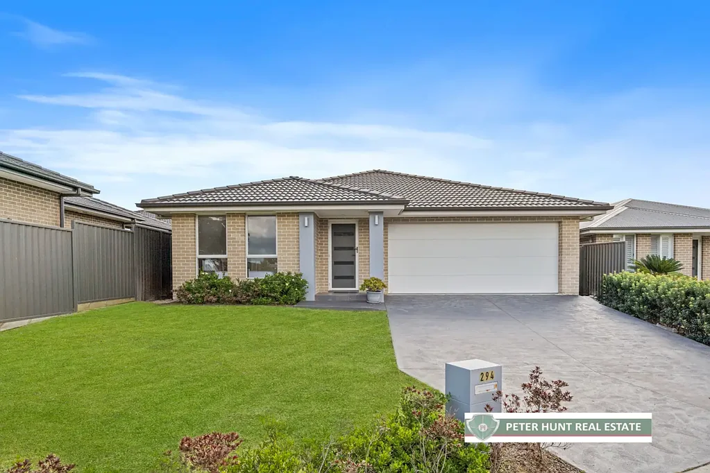 Thirlmere 4部屋 Stylish Family Living Close To Village Centre on 453.6m2