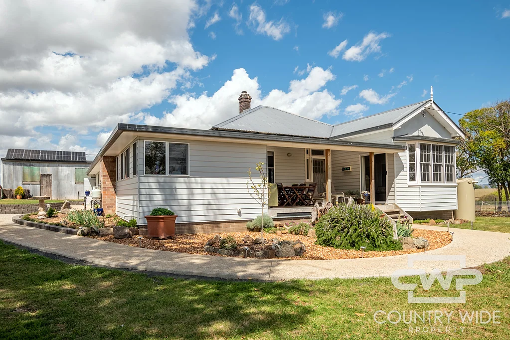 Glen Innes Stunning 3 bedroom, 3 bathroom home on 160 Acres