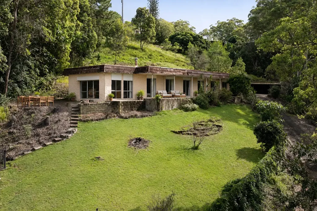 Nambour 4部屋 Entry-Level Acreage with Serious Upside Potential