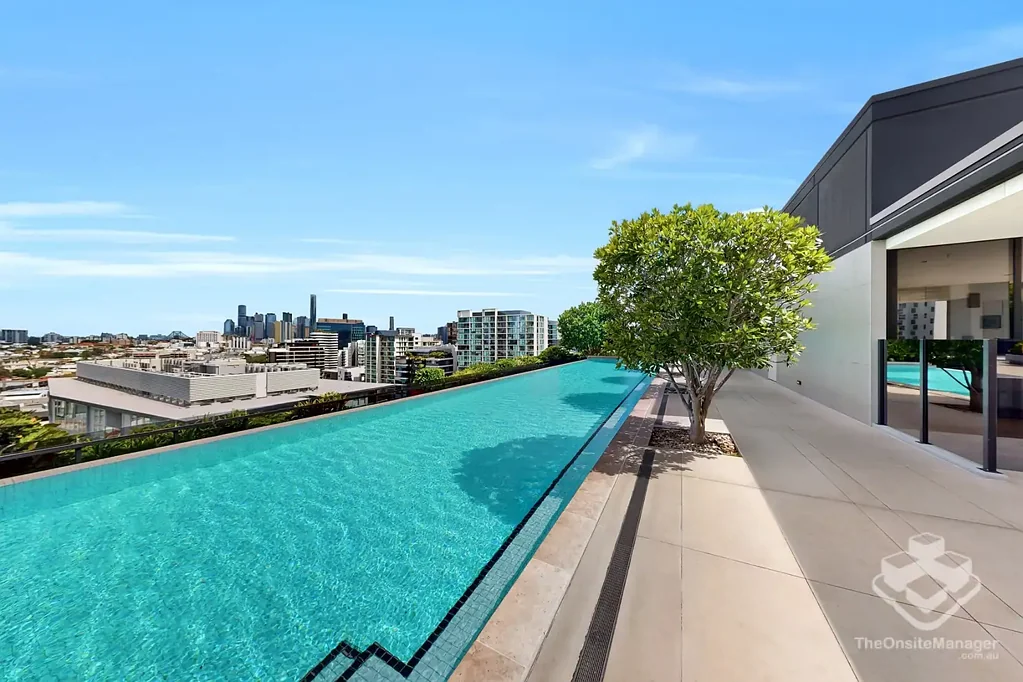 Stunning North-Facing Three-Bedroom Apartment in a Prime Location