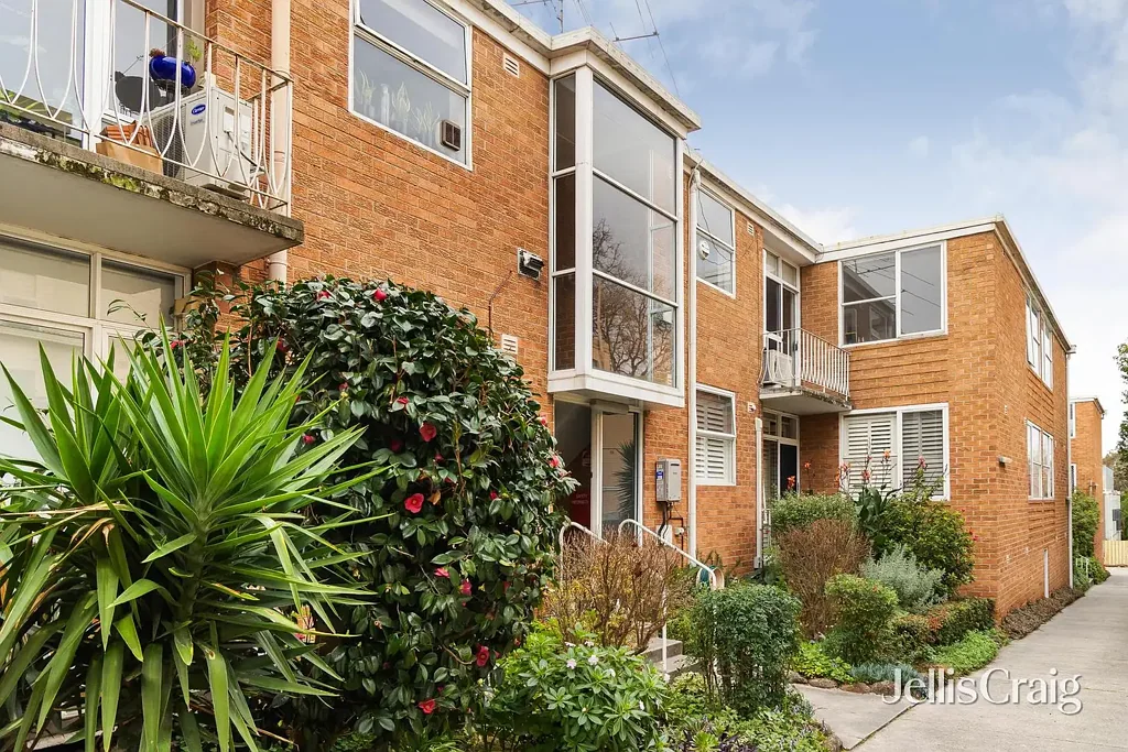 St Kilda East 2Zimmer A generous top floor gem