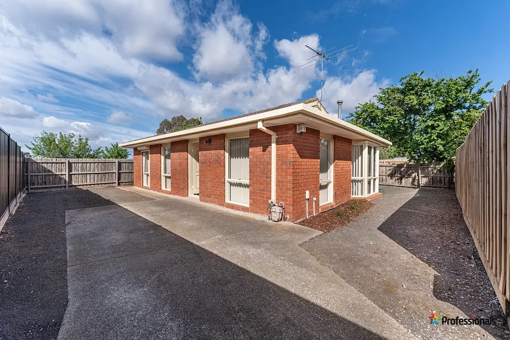 Broadmeadows 3房 现代3卧屋 260平占地 公交便利 学区环绕 低维花园 多车车位 Ideal Investment or Affordable First Home