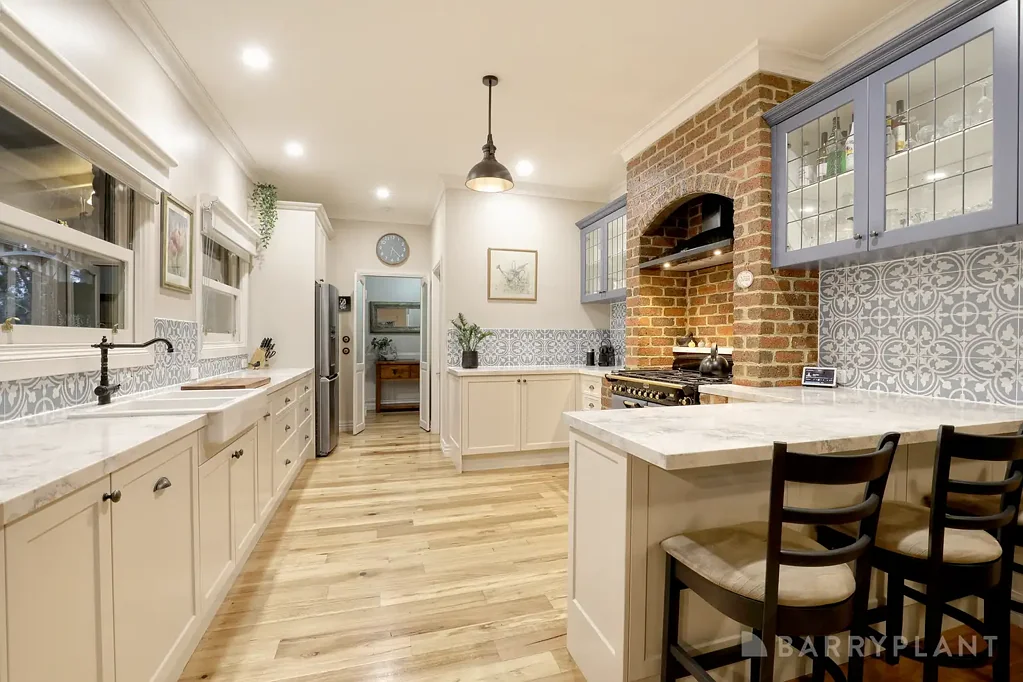 Cockatoo 6ਬੈੱਡਰੂਮ Private Rural Retreat on 22 Acres – Minutes from Emerald – Home, Bungalow & Separate Cottage!