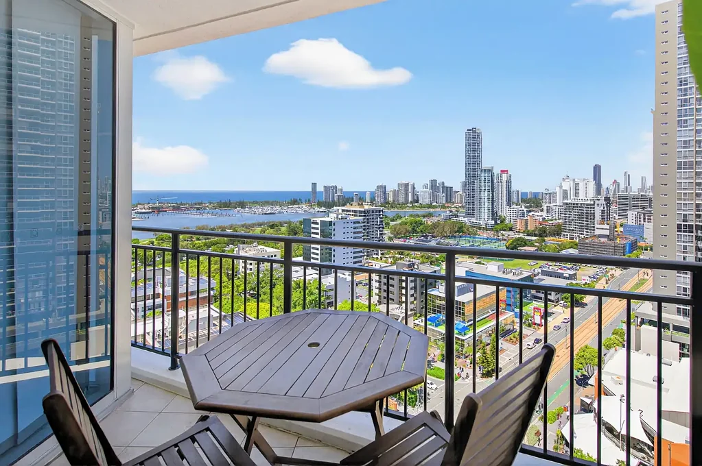 Southport 2房  17th Floor South East Corner - Broadwater to Ocean Views