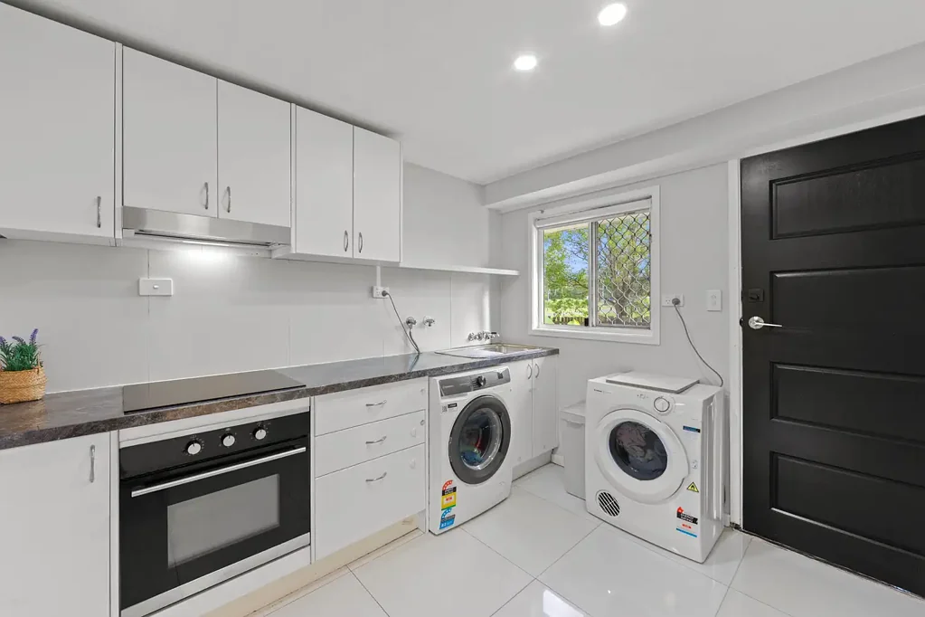 Goodna 3कमरा FAMILY HOME WITH UNLIMITED POTENTIAL - JUST MOVE IN