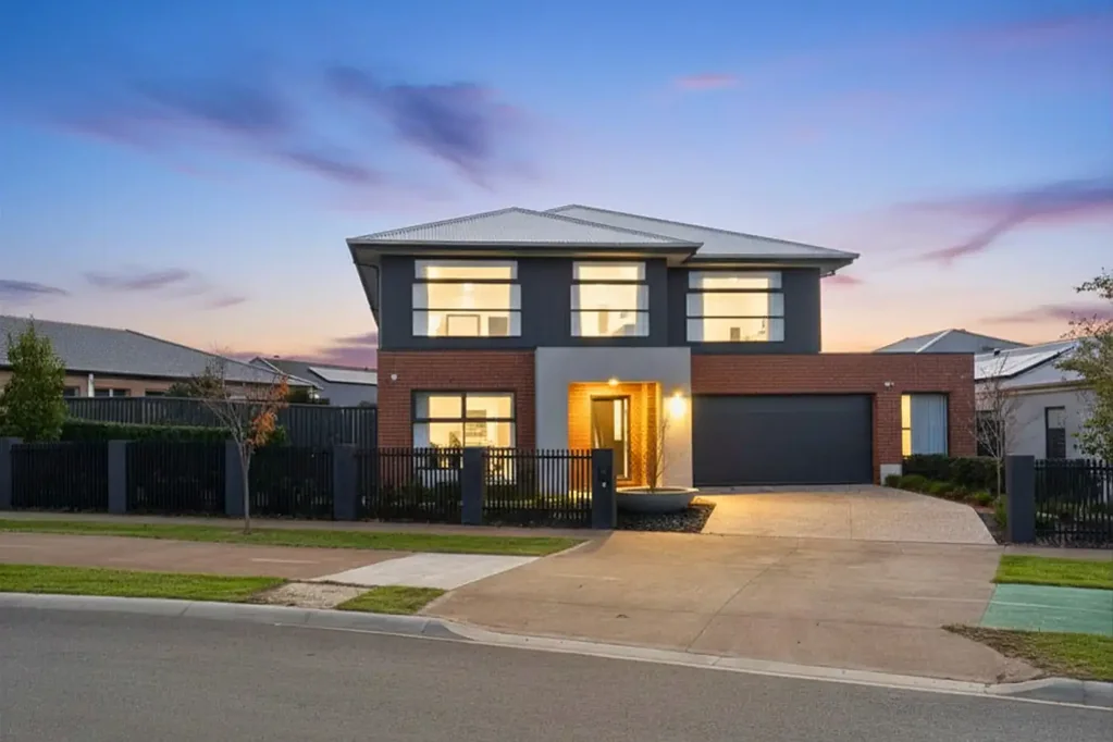 Sunbury 4ห้องนอน Award-Winning Luxury Display Home | A Landmark Family Residence