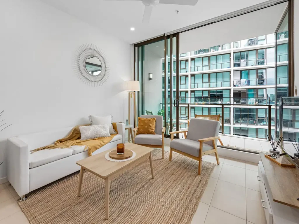 2 Bedroom Unit in the Heart of Newstead with Resort Style Amenities