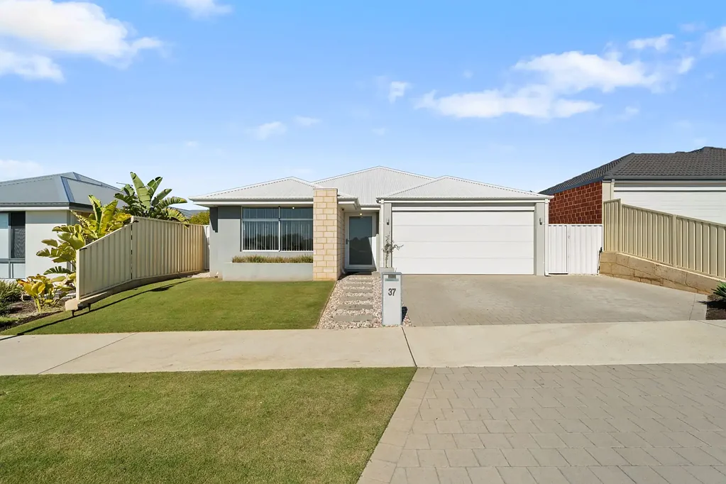 Madora Bay 4房  Thoughtfully designed coastal family living.