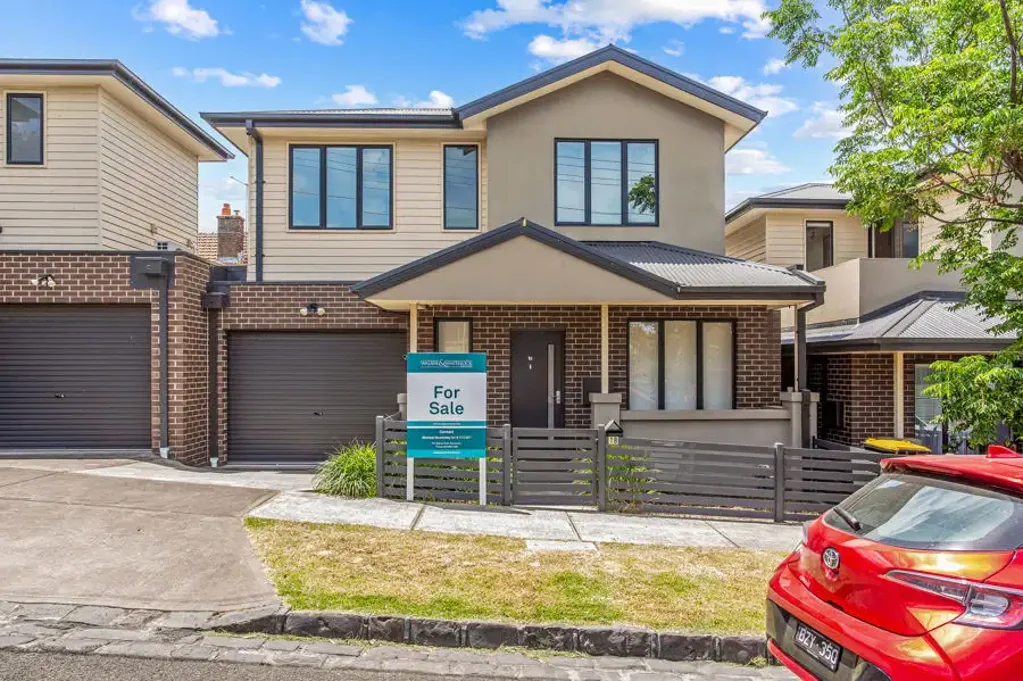 Brunswick West 2Zimmer Street Frontage, Neat Townhouse