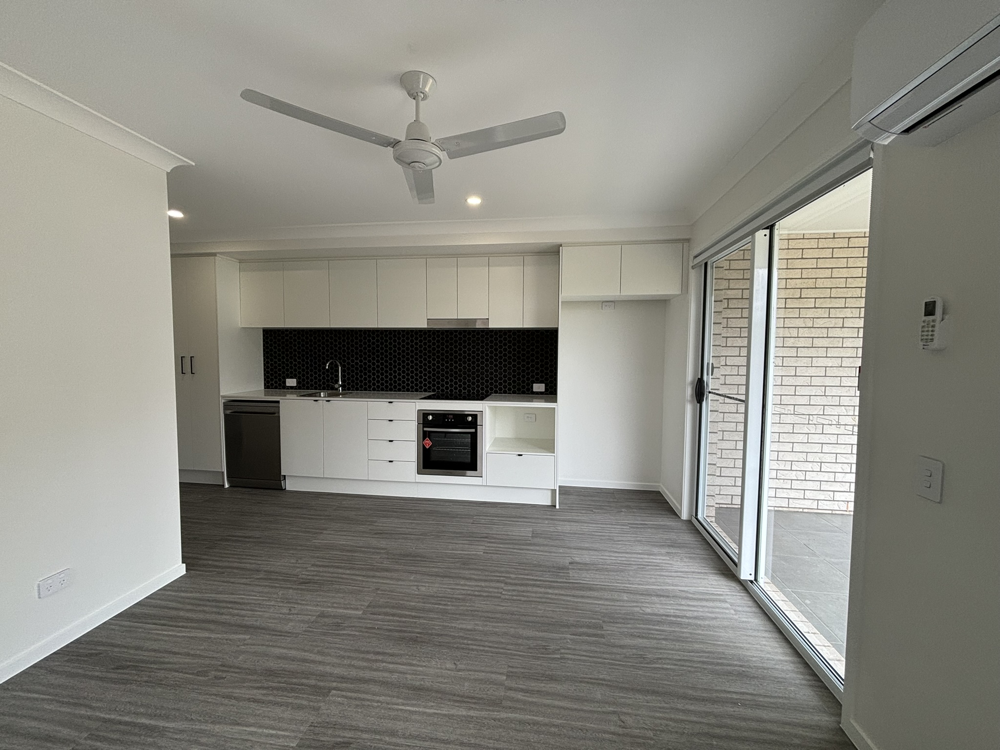 UNIT 2 16 SOLANDRA ST, NAMBOUR QLD 4560, 0房, 0浴, House