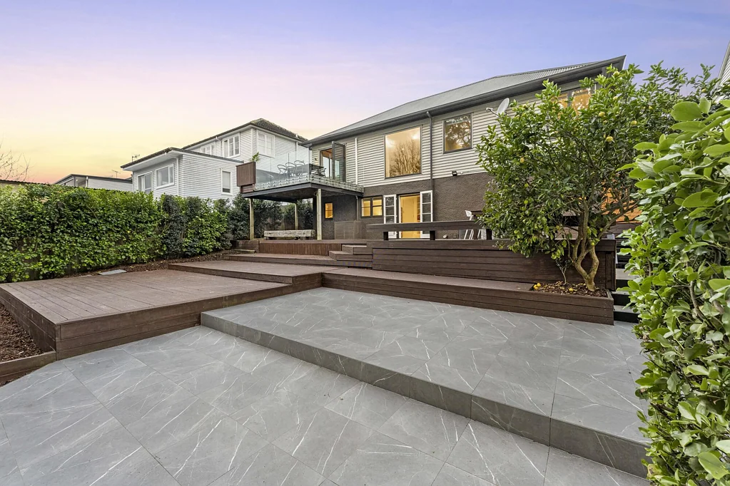 Remuera 4कमरा Affordable bliss in DGZ