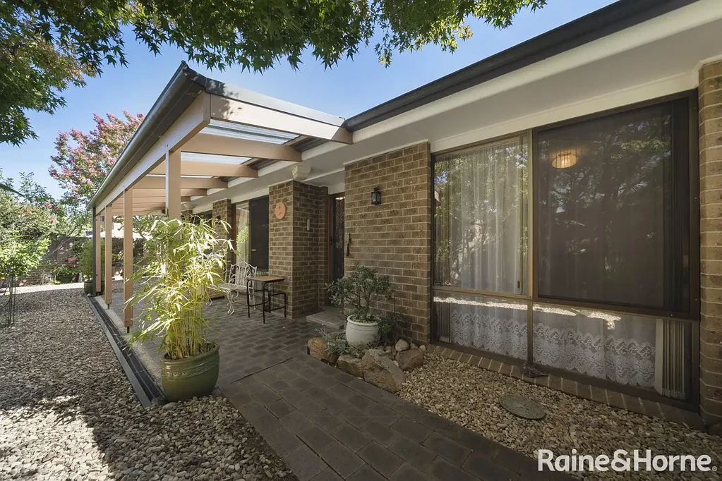 2/8 Mowatt Street, Queanbeyan East, NSW 2620