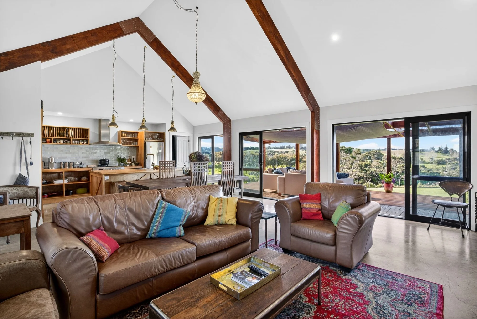 Helensville 3બેડરૂમ Lifestyle Living with Space, Turn-Key Comfort