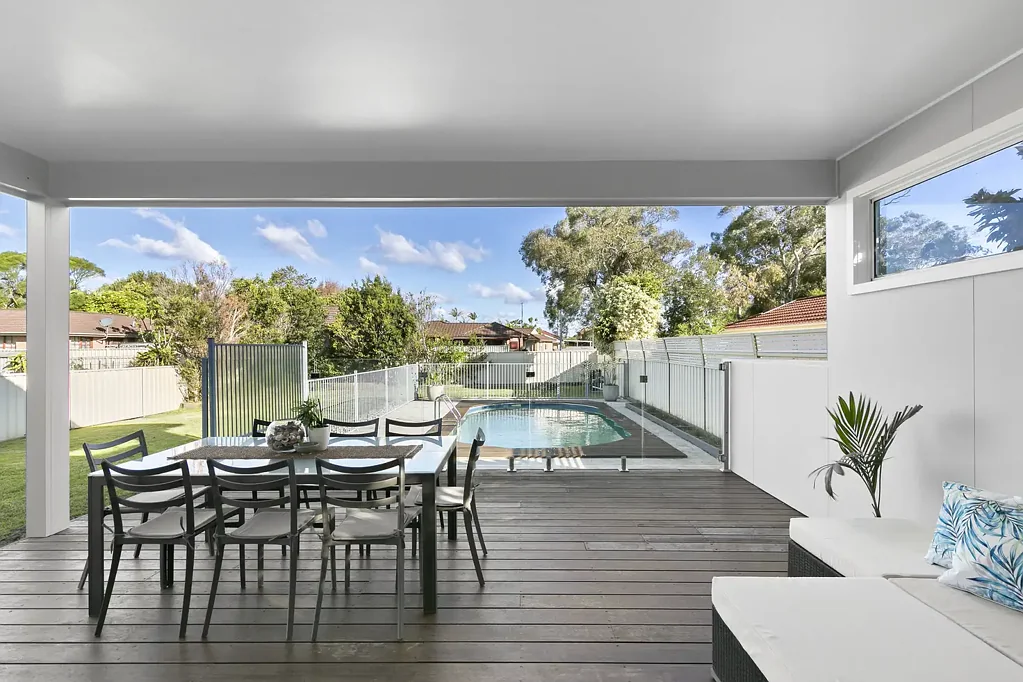Fairy Meadow 5Zimmer Updated north facing home for enviable family living