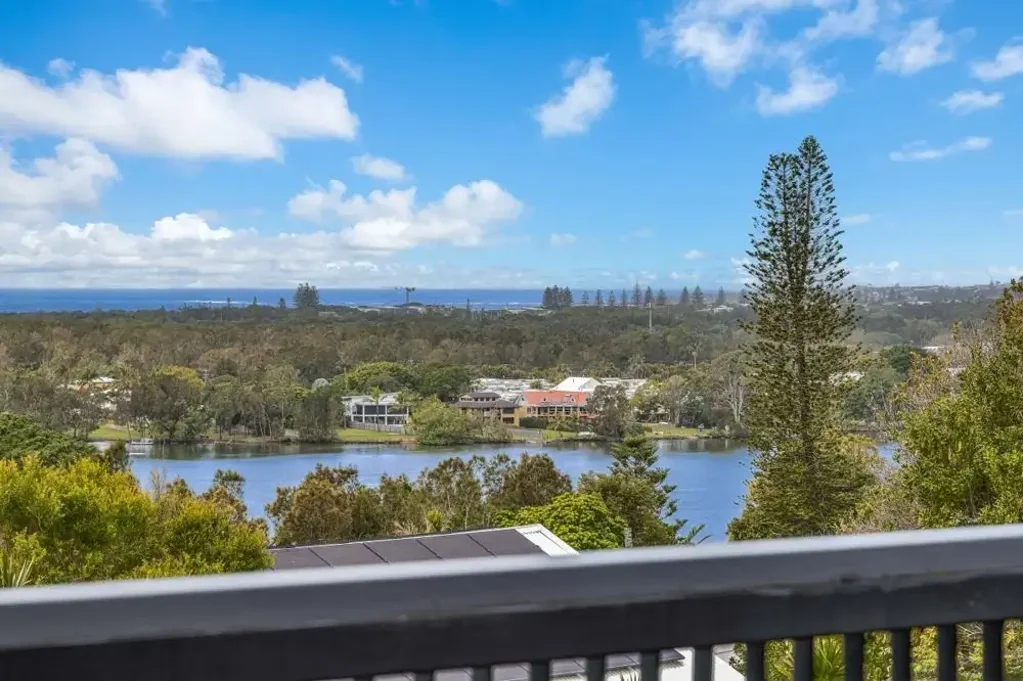 Banora Point 4 Bedroom Beautiful Dual-Living Family Home with Exceptional Ocean Views