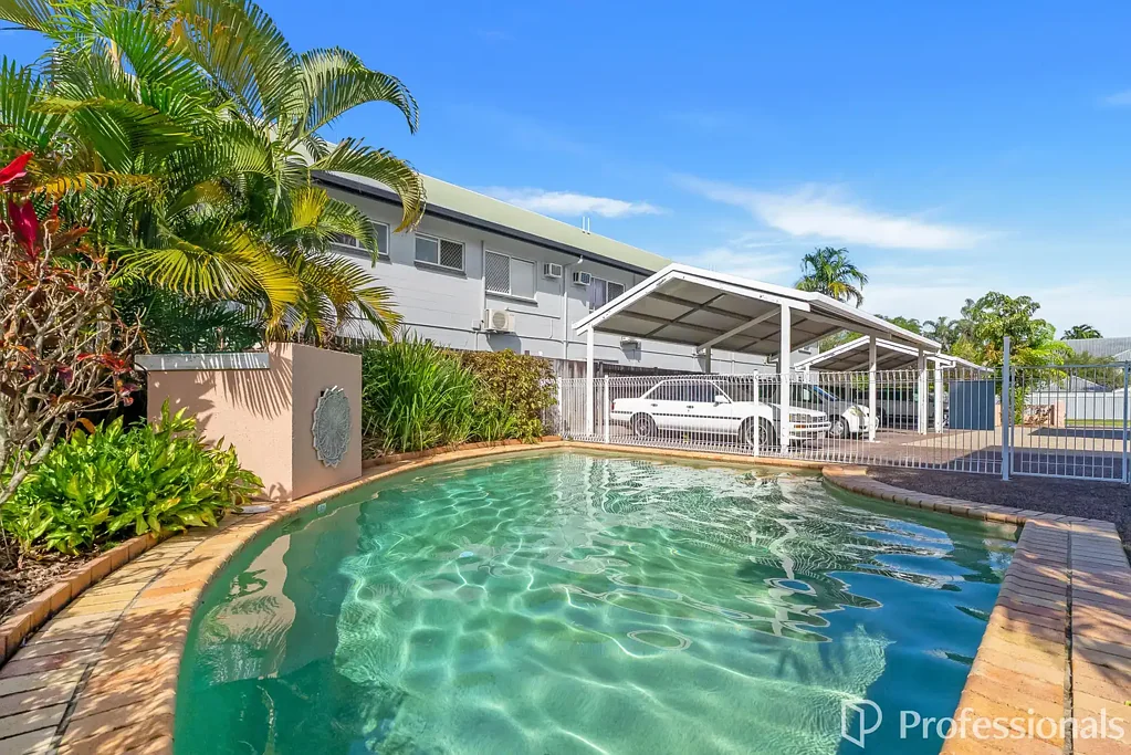 Manoora 2 Bedroom Top-Floor Living in a Boutique Complex
