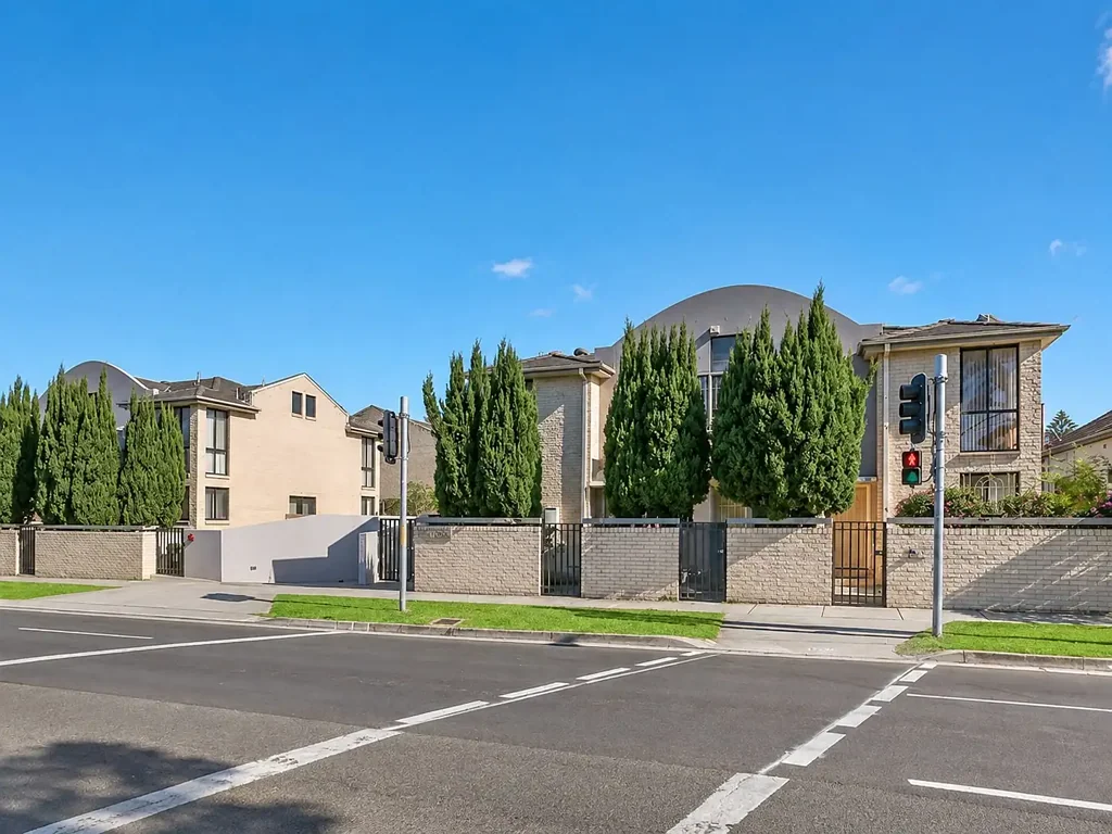 Modern Two bedroom Double Storey Townhouse with Air-condition