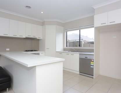 47 Acland Street, Craigieburn, VIC 3064, 3 Bedrooms, 3 Bathrooms, Townhouse