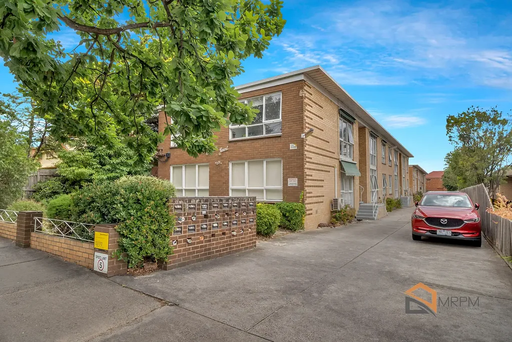 Low-Maintenance Essendon Living with Space, Style and Convenience