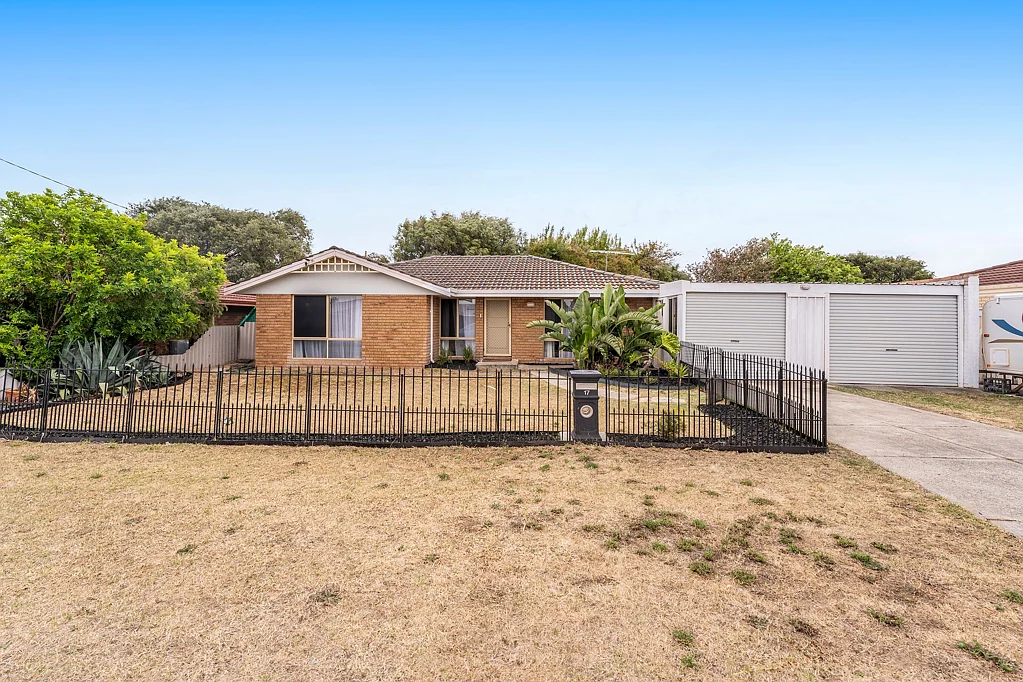 17 Jubilee Drive, Waikiki, WA 6169