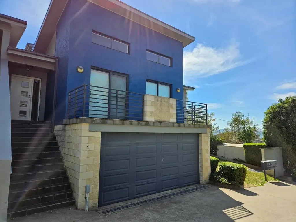 $900/Week - 12 Month Rental