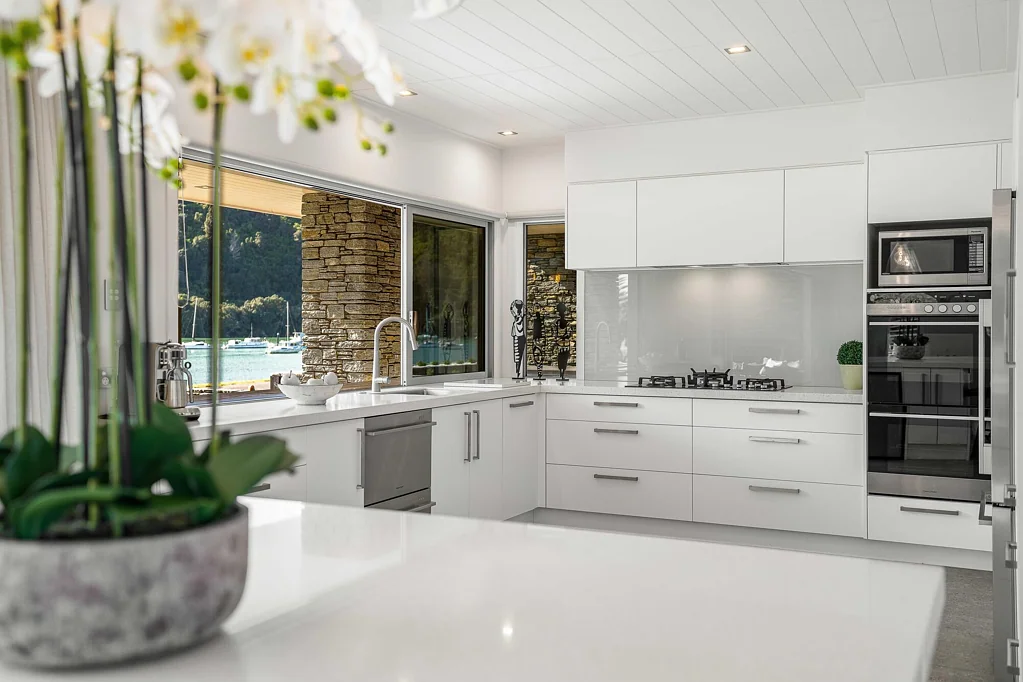 Whangamata 4chambre Secure this harbourfront landmark