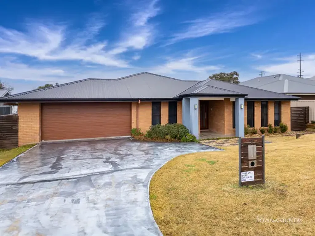 6 Holmfield Drive, Armidale, NSW 2350