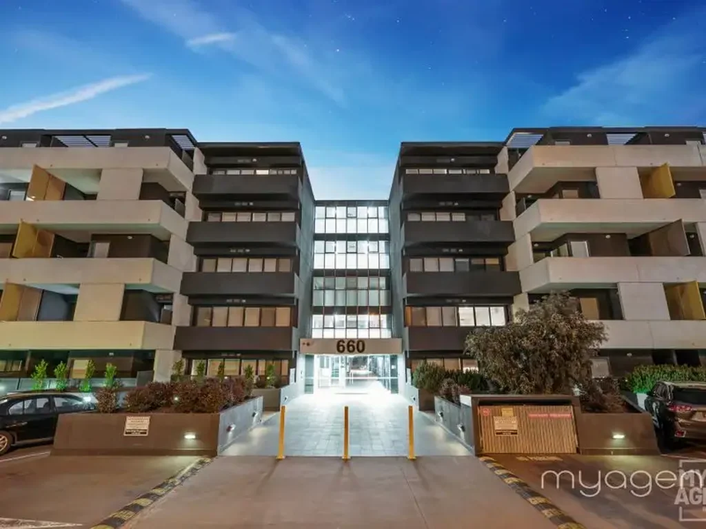 LOCATION LOCATION- WALKING DISTANCE TO MONASH UNI