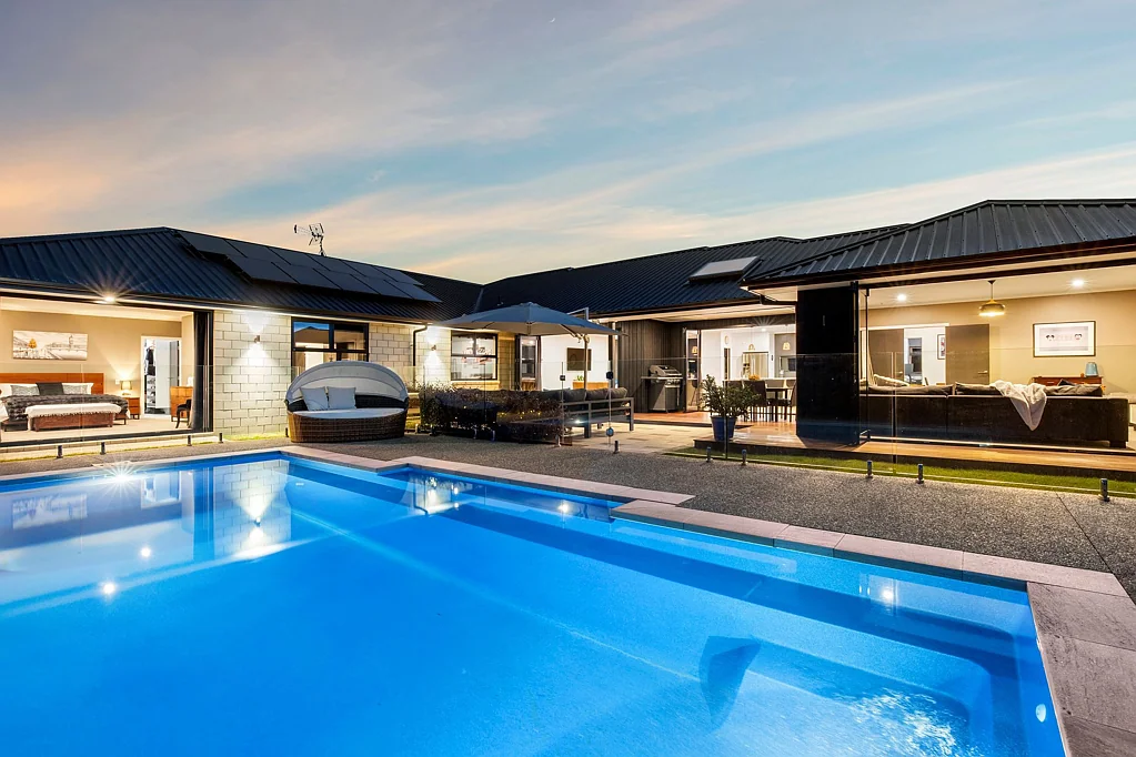 Cambridge 4 Bedroom Entertain. Unwind. Live Well.