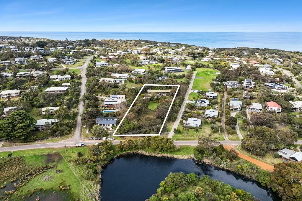 34 Bambra Road, Aireys Inlet, VIC 3231