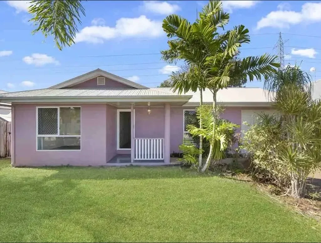 Comfortable 4-Bedroom Family Home in Kirwan!
