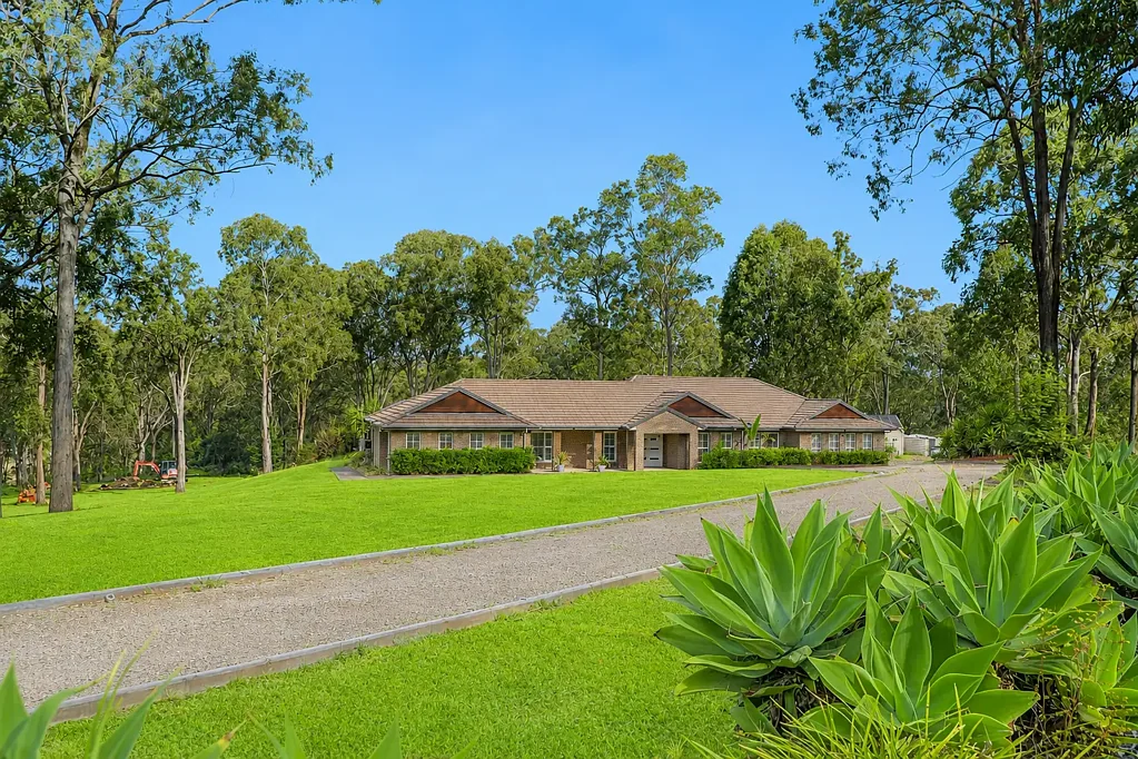 East Kurrajong 5 Slaapkamer Luxury Acreage Retreat with Exceptional Entertaining & Incredible Shedding