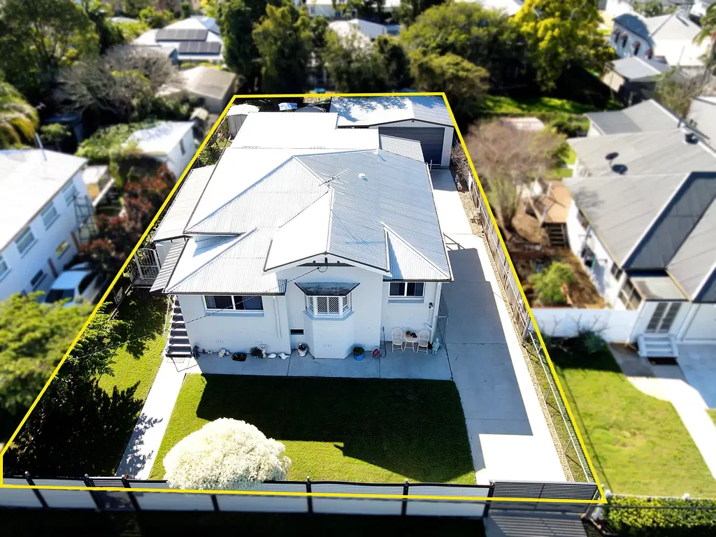 Eastern Heights 3 Bedroom POSITION-POSITION-POSITION – AN EXTENSIVE QUEENSLANDER WITH THE LOT